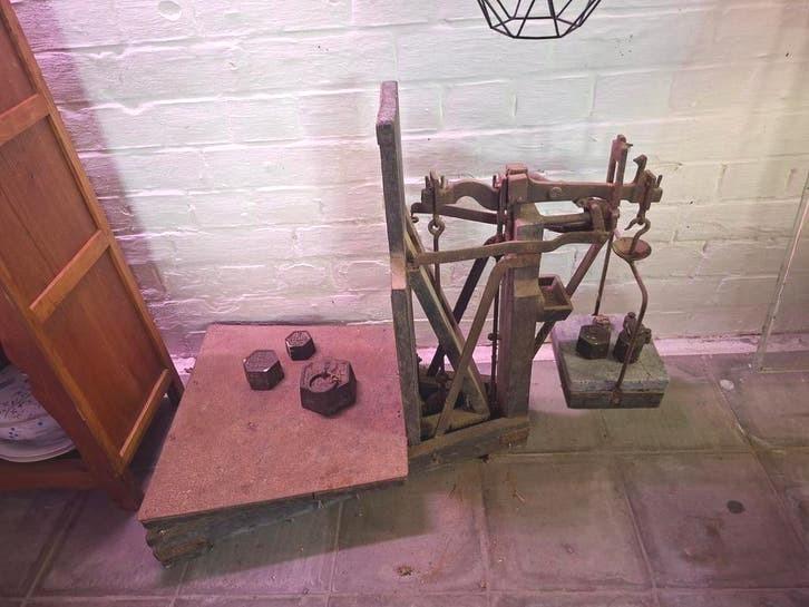 Ancienne balance / bascule, Antiquités & Art, Antiquités | Outils & Instruments, Enlèvement