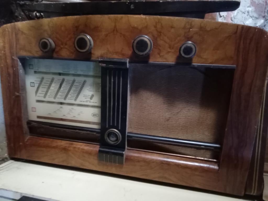 2 oude radio's,en een oude projector, Antiek en Kunst, Ophalen