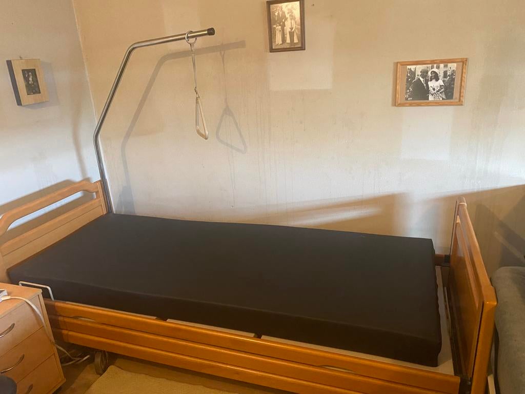 Elektrisch ziekenhuisbed/med. bed incl. matras (GERESERVEERD, 90 cm, Enlèvement, Bois, Une personne