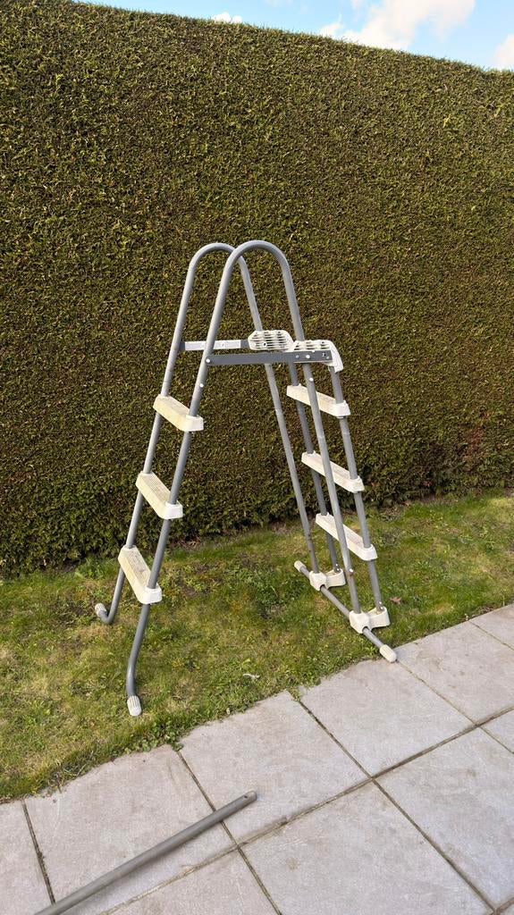Zwembad ladder, Ophalen, Zo goed als nieuw, Ladder