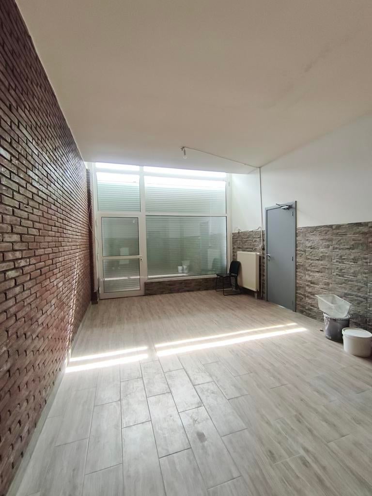 Local polyvalent a louer