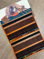 Derwent Coloursoft 72 kleurpotloden in houten kist, Hobby en Vrije tijd, Tekenen, Ophalen of Verzenden, Zo goed als nieuw, Potlood of Stift