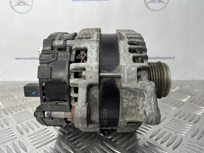 Dynamo d'un Mercedes CLA, Autos : Pièces & Accessoires, Moteurs & Accessoires, Mercedes-Benz, Utilisé, 3 mois de garantie