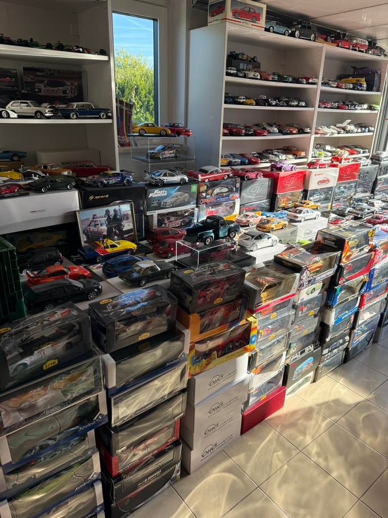 1:18 Miniatuur verzamelwagen van Modelauto, Hobby en Vrije tijd, Ophalen of Verzenden, Zo goed als nieuw, Auto, Overige merken