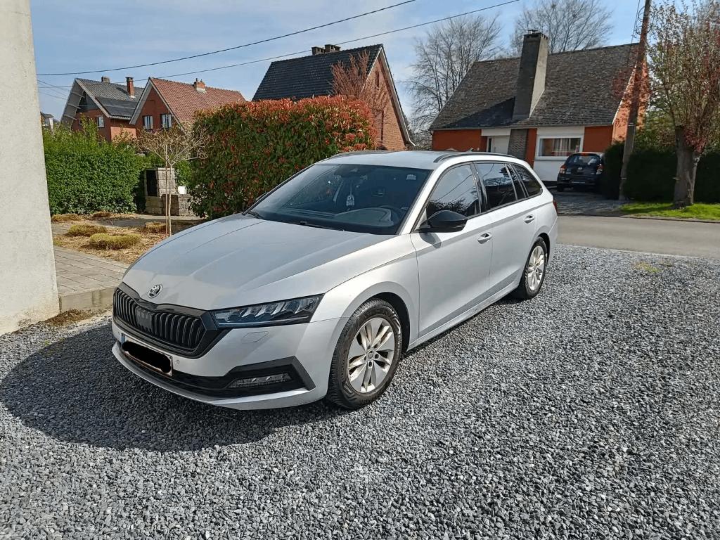 Octavia SW 1.0 TSI Clever / Sportline / Attache remorque, Autos, Argent ou Gris, Achat, Boîte manuelle, Entretenue par le concessionnaire