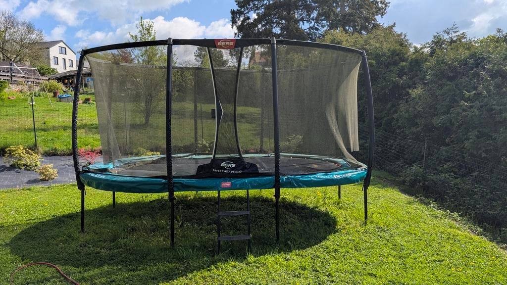Tampoline Berg grand champion ovale 470x310, Enfants & Bébés, Jouets | Extérieur | Trampolines, Enlèvement