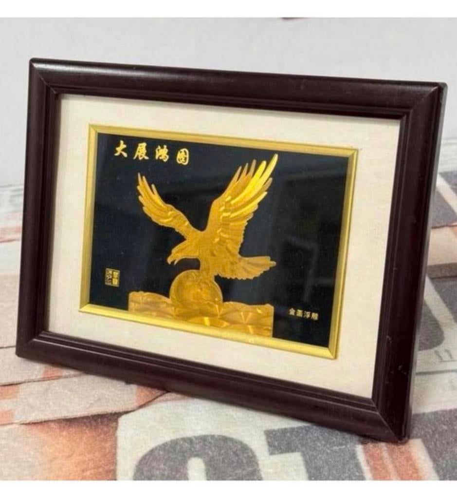 Chinees kunstwerk ingelijst gouden adelaar reliëf bladgoud, Antiek en Kunst, Kunst | Niet-Westerse kunst, Ophalen of Verzenden