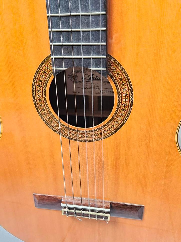 Akoestische gitaar uit jaren "80 vintage Aria AK-200, Muziek en Instrumenten, Snaarinstrumenten | Gitaren | Akoestisch, Ophalen