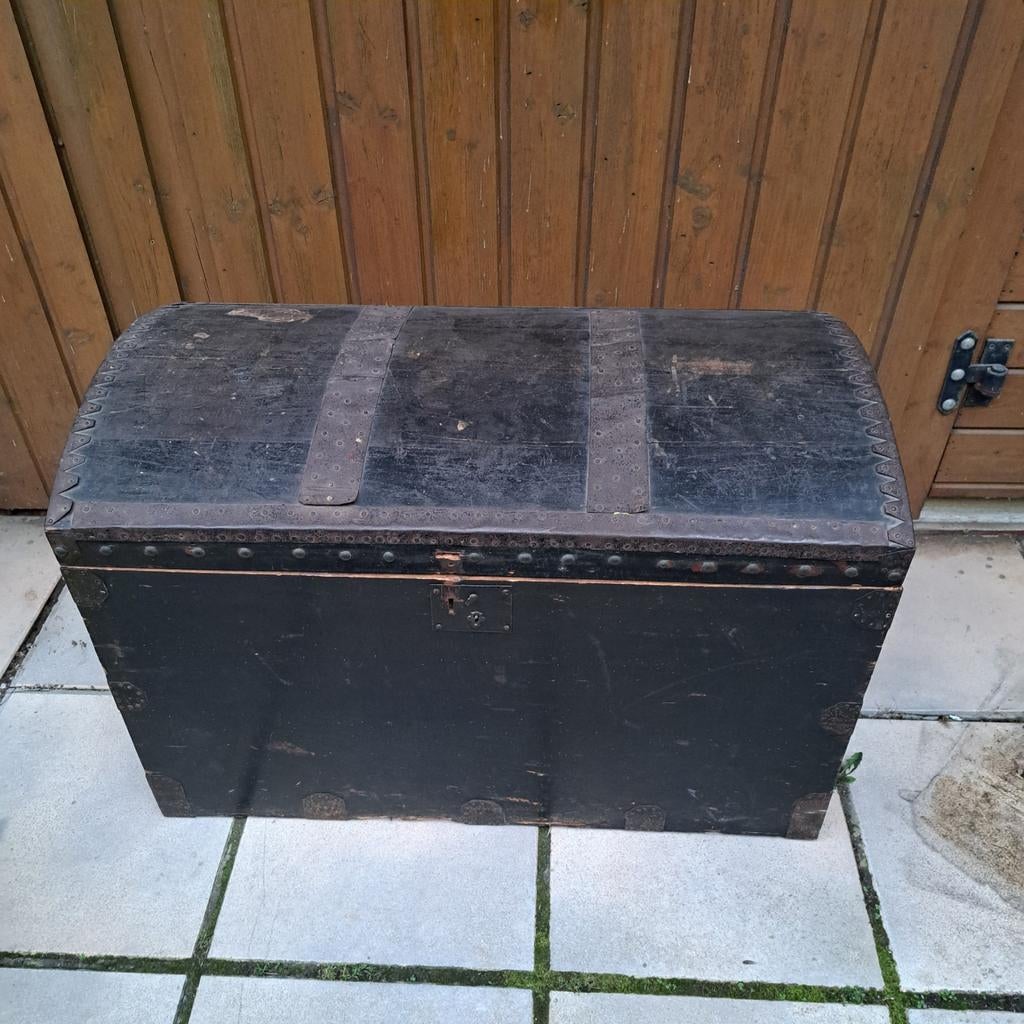 Coffre en bois., Ophalen