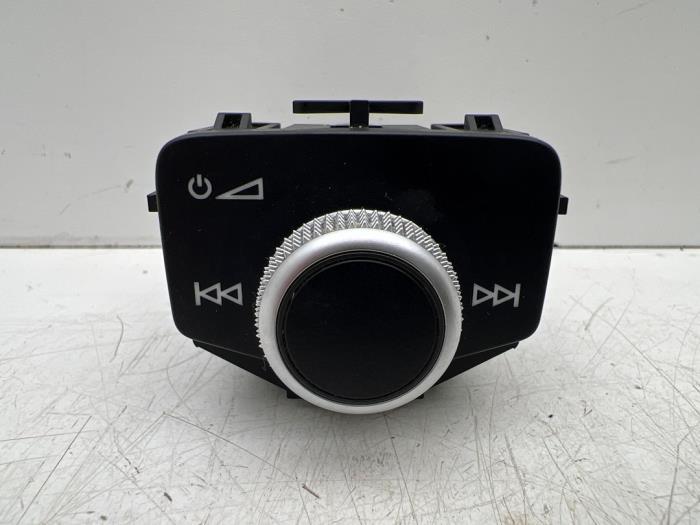 Panneau commande radio d'un Audi A1, -, 3 mois de garantie, Audi, Utilisé