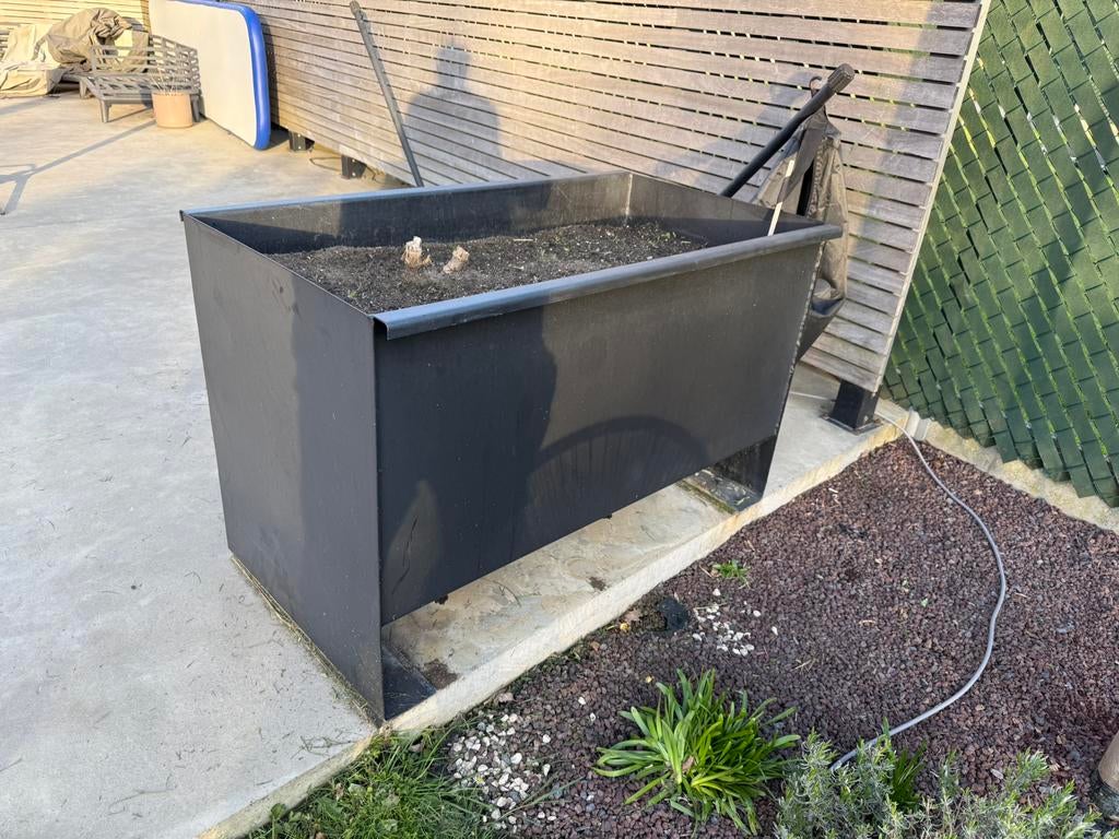 Bloembak metaal gepoedercoated, Ophalen, Zo goed als nieuw, Metaal