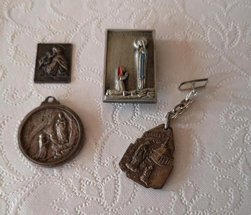 Toutes sortes de médaillons Saints, Antiquités & Art, Antiquités | Objets religieux, Enlèvement ou Envoi