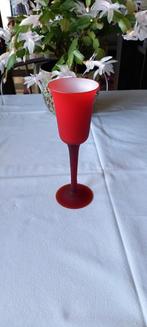 Petit vase.fin., Huis en Inrichting, Woonaccessoires | Vazen, Ophalen of Verzenden, Zo goed als nieuw, Rood, Glas