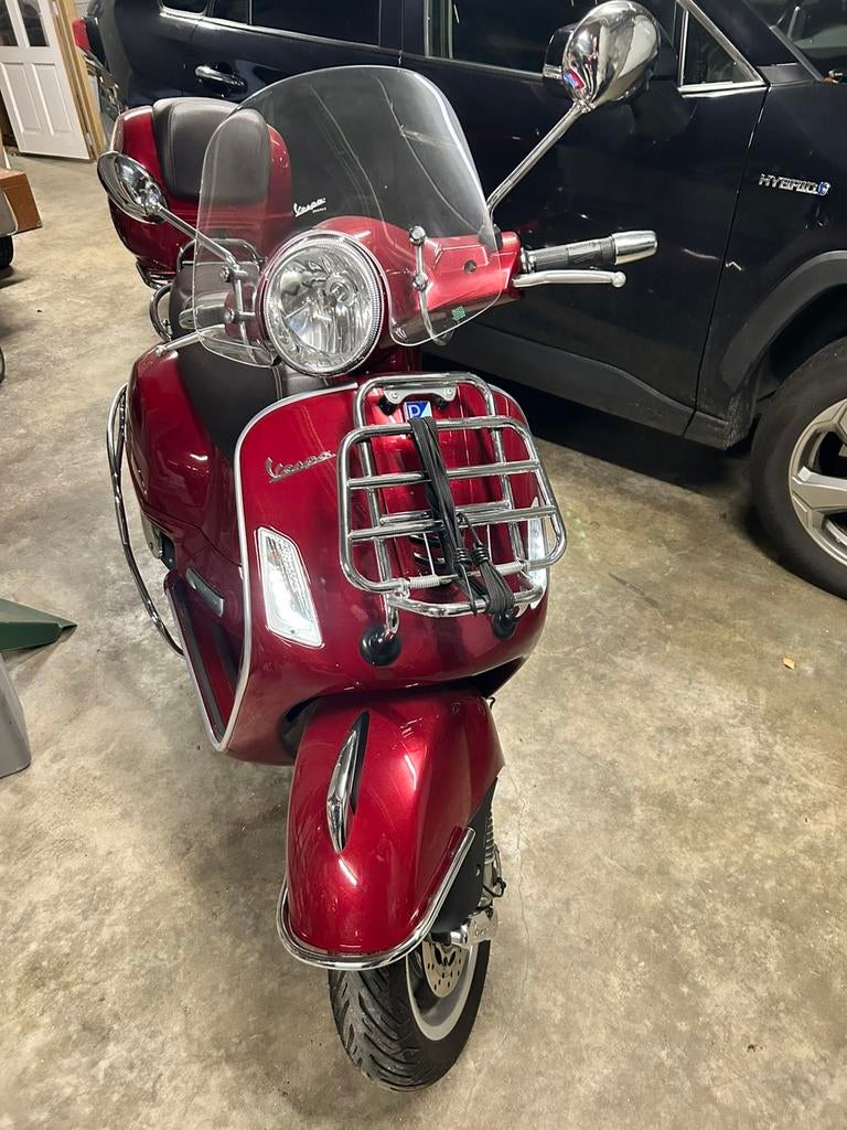 Vespa 300 (GTS  Touring bwj 2018) te koop, Motoren, Scooter, 300 cc, Gebruikt, Particulier