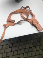 Lederen schouderholster, Ophalen