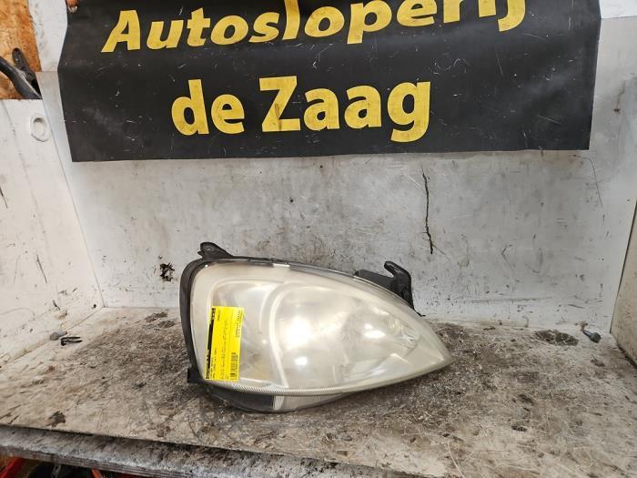 Phare droit d'un Opel Corsa, Autos : Pièces & Accessoires, Éclairage, Opel, Utilisé, 3 mois de garantie, Enlèvement ou Envoi