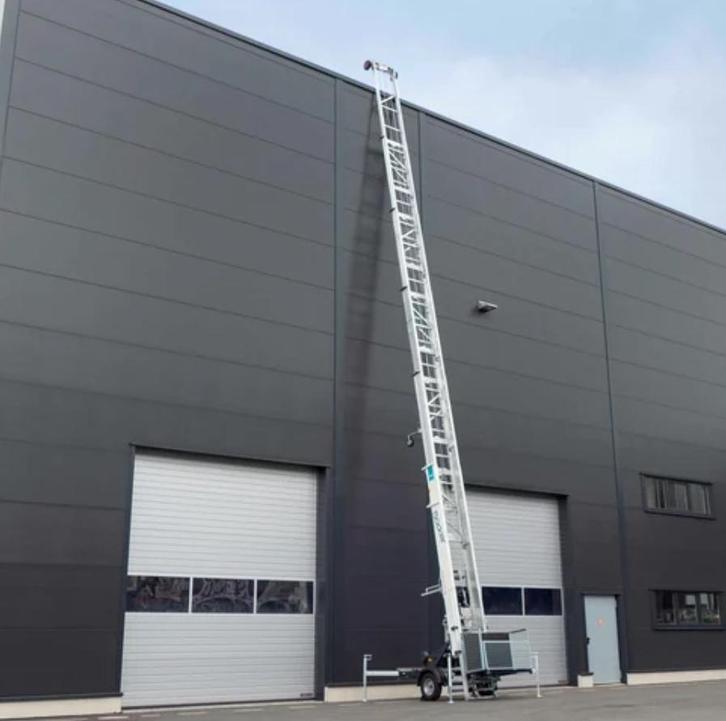 Meubellift Bocker 18M Slechts 14 draaiuren ** NIEUWSTAAT **, Articles professionnels, Machines & Construction | Ascenseurs, Échafaudages & Échelles