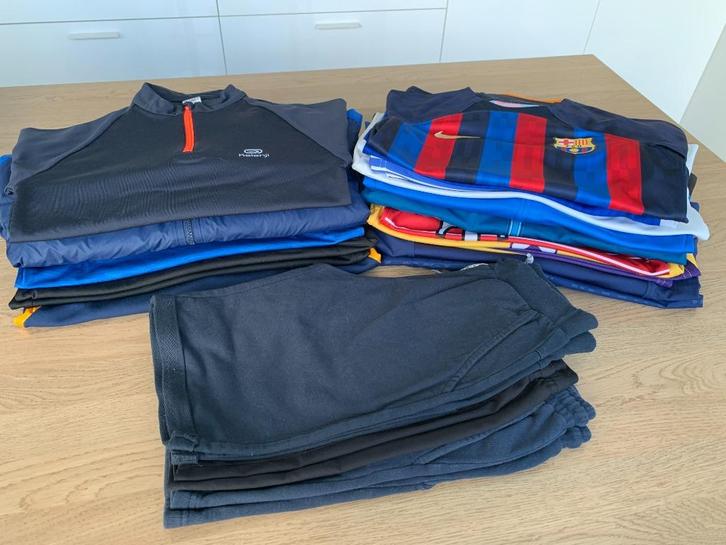 pakket 22 stuks sportkleding jongen 10 jaar, Kinderen en Baby's, Kinderkleding | Maat 140, Jongen, Sport- of Zwemkleding, Ophalen