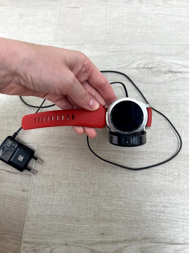 Samsung Galaxy Watch S3 – incl. originele oplader, Handtassen en Accessoires, Smartwatches, Zo goed als nieuw, Android, Zwart