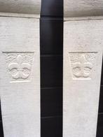 Eenvoudige schouwmantel / zuilen met Franse Lelie, Huis en Inrichting, Woonaccessoires | Zuilen en Pilaren, Ophalen