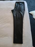 Leatherlook broek in nieuwstaat van Only Carmakoma | Maat:52, Vêtements | Femmes, Grandes tailles, Comme neuf, Noir, Pantalon ou Jeans