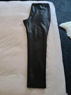 Leatherlook broek in nieuwstaat van Only Carmakoma | Maat:52, Comme neuf, Noir, Pantalon ou Jeans, Enlèvement ou Envoi