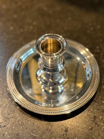 2 zilveren kandelaars. perles, hoogte 5,5 cm. Nooit gebruikt beschikbaar voor biedingen
