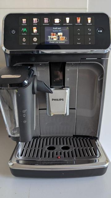 Machine à café Philips EP5549/70 – Série 5500 LatteGo, Electroménager, Machine à espresso, Réservoir d'eau amovible, Café en grains