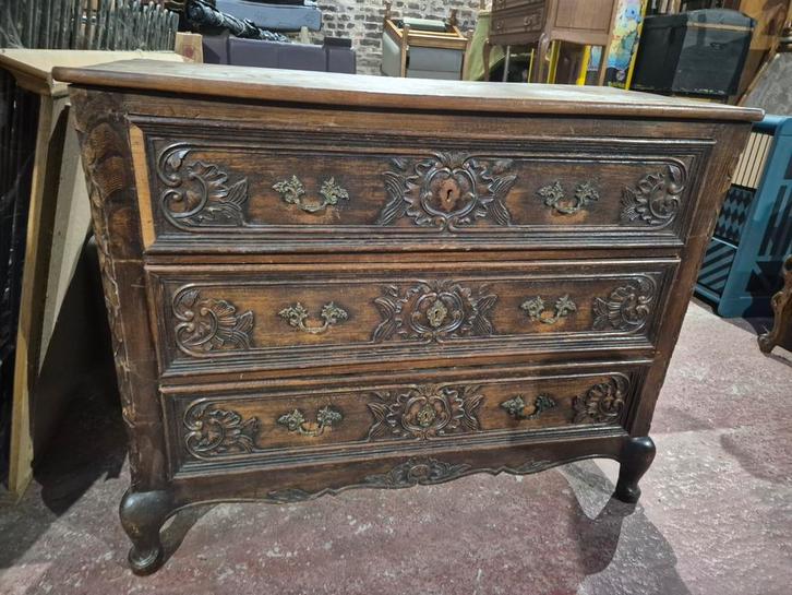 Oude commode uit Luik, Huis en Inrichting, Kasten | Ladekasten, Zo goed als nieuw, Eikenhout, Ophalen