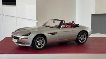 BMW Dealer Z8 1/12 KYOSHO  # 80430020877 Silver met Display