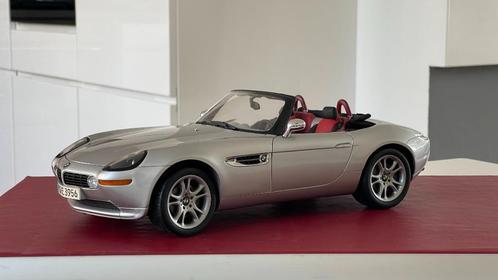 BMW Dealer Z8 1/12 KYOSHO  # 80430020877 Silver met Display, Hobby & Loisirs créatifs, Voitures miniatures | 1:5 à 1:12, Utilisé