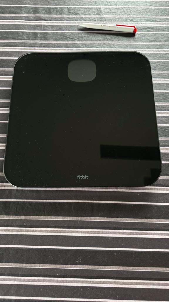 Fitbit Aria Air weegschaal, Elektronische apparatuur, Weegschalen, Zo goed als nieuw, Digitaal, Personenweegschaal, 1 tot 500 gram