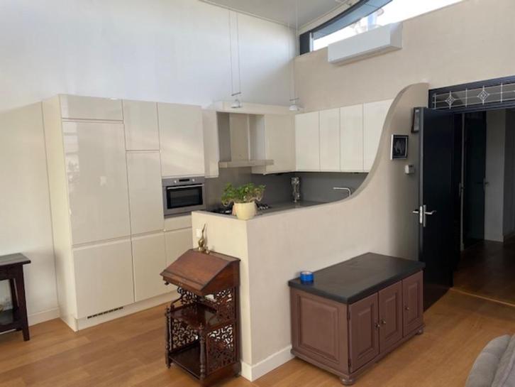 PRACHTIGE HOOGGLANS U VORM KEUKEN + APPARATUUR, Huis en Inrichting, Keuken | Complete keukens, Gebruikt, U-keuken, Wit, Graniet of Steen