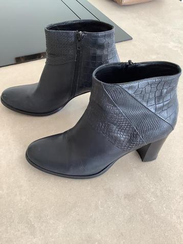 Superbes bottines taille 38 disponible aux enchères