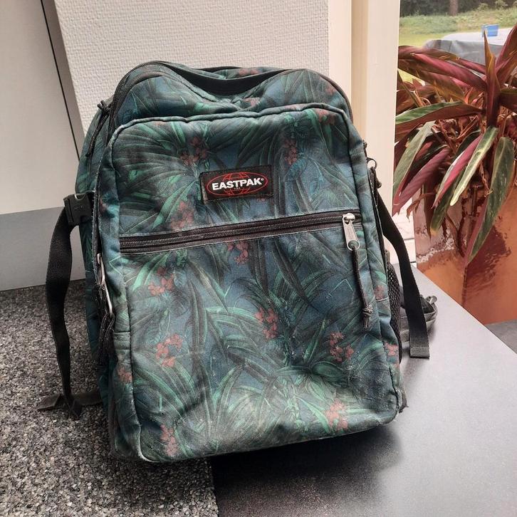 Rugzak Eastpak Tutor 39L laptopvak en bekerhouder, Handtassen en Accessoires, Tassen | Schooltassen, Gebruikt, Rugtas, 40 tot 50 cm