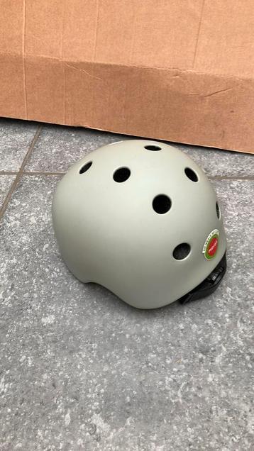Melon helm als nieuw, maat M-L 52-58 cm beschikbaar voor biedingen