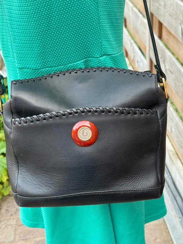 Vintage lederen schoudertas in perfecte staat!, Bijoux, Sacs & Beauté, Sacs | Sacs à bandoulière, Comme neuf, Autres marques, Noir