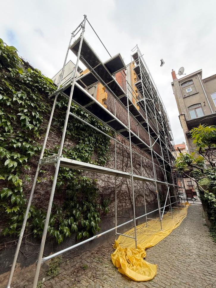 Location d’échafaudages, Doe-het-zelf en Bouw, Steigers, Zo goed als nieuw, Gevelsteiger, 5 meter of hoger, Ophalen