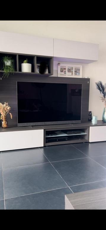 Tv-wand beschikbaar voor biedingen