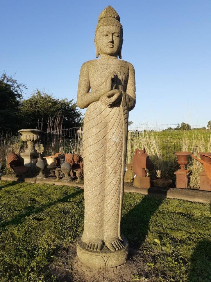 GROTE STAANDE BOEDDHA IN NATUURSTEEN (2 meter), Tuin en Terras, Tuinbeelden, Zo goed als nieuw, Boeddhabeeld, Steen, Ophalen