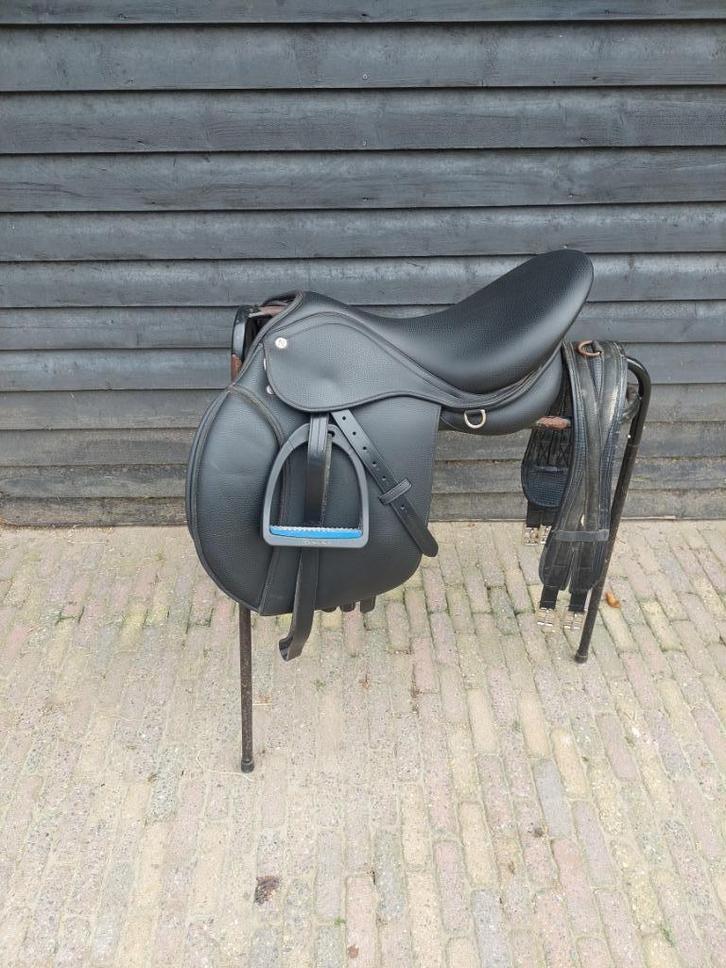 Veelzijdigheidszadel Norton 17'', Dieren en Toebehoren, Paarden en Pony's | Zadels, Zo goed als nieuw, Overige soorten, Ophalen