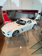 Prachtige Mercedes-Benz SLS AMG 1:18 nikkel in doos, Ophalen of Verzenden, Zo goed als nieuw, Auto, Motormax