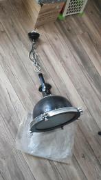 Industriële grote hanglamp, Enlèvement