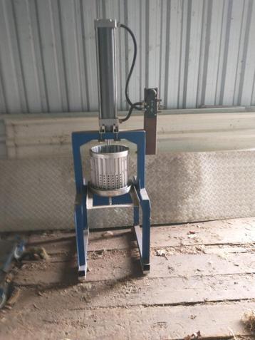 FRUITPERS - FRUITMOLEN - WIJN MAKEN beschikbaar voor biedingen