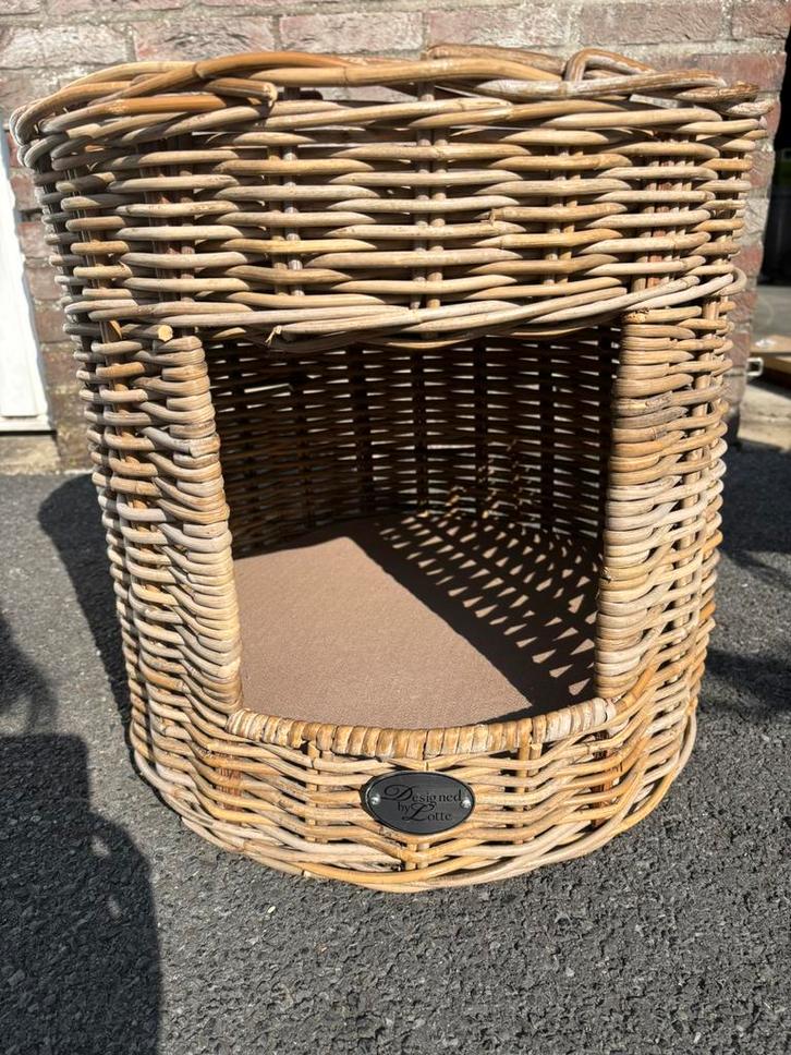 Kattenmand / Kattenhuis in riet, Dieren en Toebehoren, Kattenmanden, Zo goed als nieuw, Riet, Ophalen