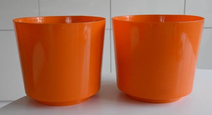 Oranje bloempotten Lega, Tuin en Terras, Bloempotten, Zo goed als nieuw, Kunststof, Binnen, Minder dan 40 cm, 25 tot 40 cm, Ophalen of Verzenden