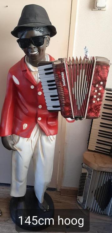 2 mancave beelden  beschikbaar voor biedingen