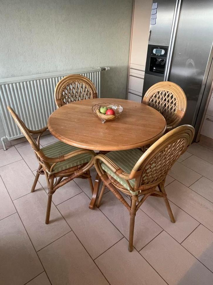 Ronde houten eettafel met 4 rotan stoelen, Huis en Inrichting, Tafels | Eettafels, Gebruikt, 50 tot 100 cm, 100 tot 150 cm, Vier personen