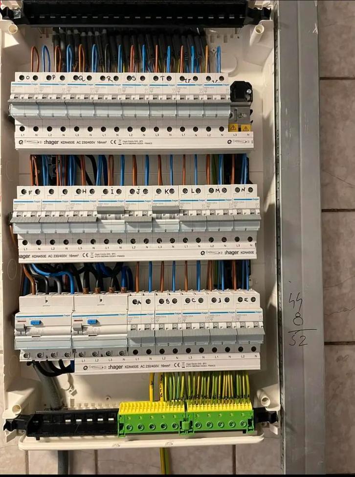 Techniekers met ervaring voor elke tarief !, Diensten en Vakmensen, Elektriciens, 24-uursservice, Garantie