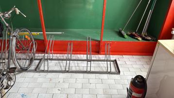 Fietsrek voor 4 fietsen beschikbaar voor biedingen